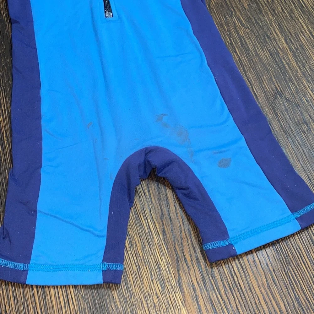 Authentic Quilksilver uv rash guard swimsuit sz 4 boys